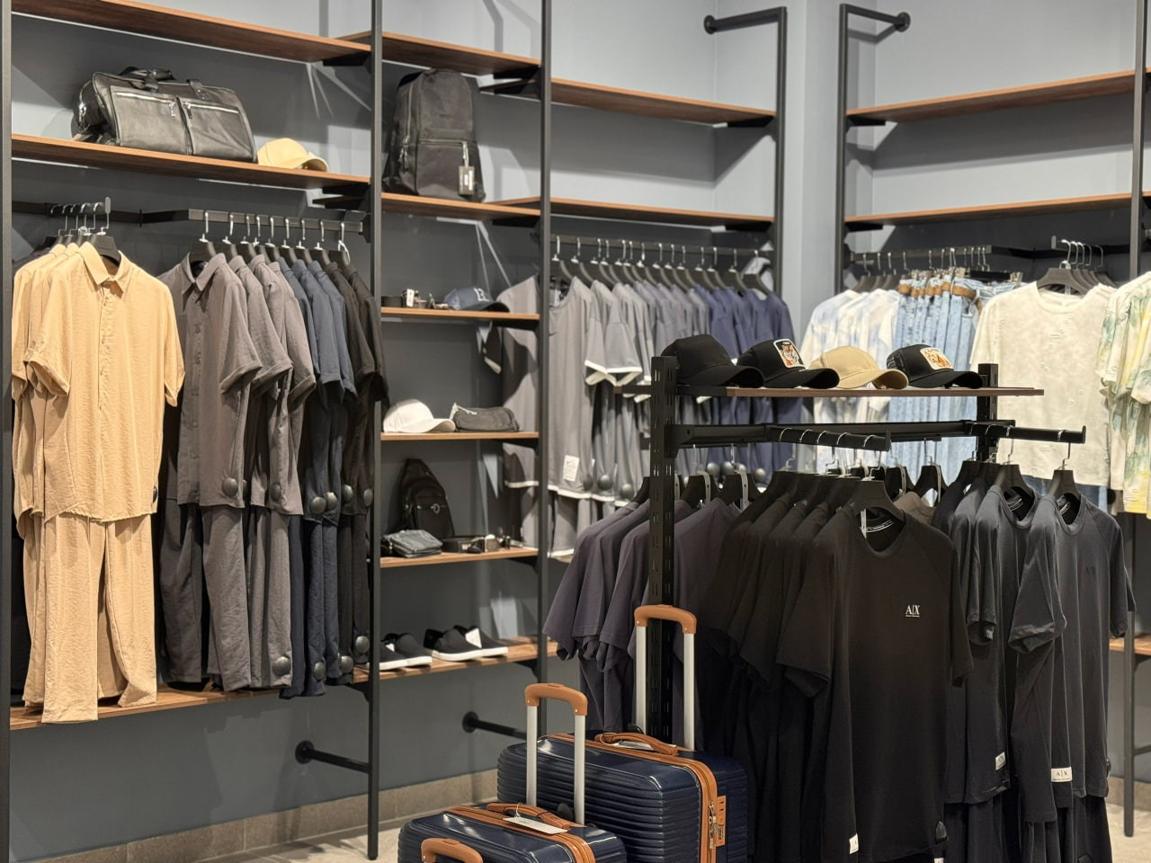 В ТРЦ "Южный" открылся магазин женской и мужской одежды "InFashion"