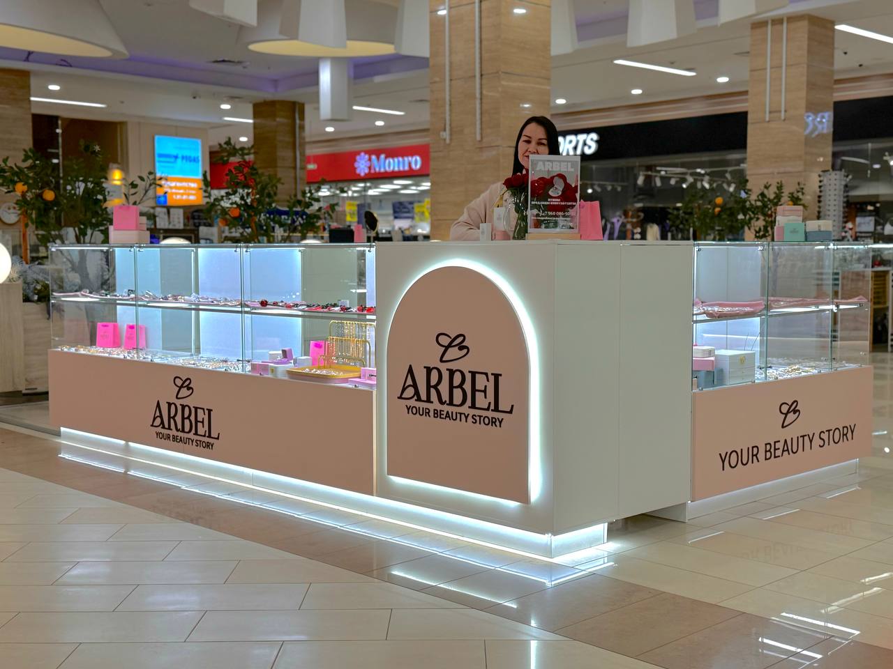 В "Южном" открылся островок с авторскими украшениями Arbel